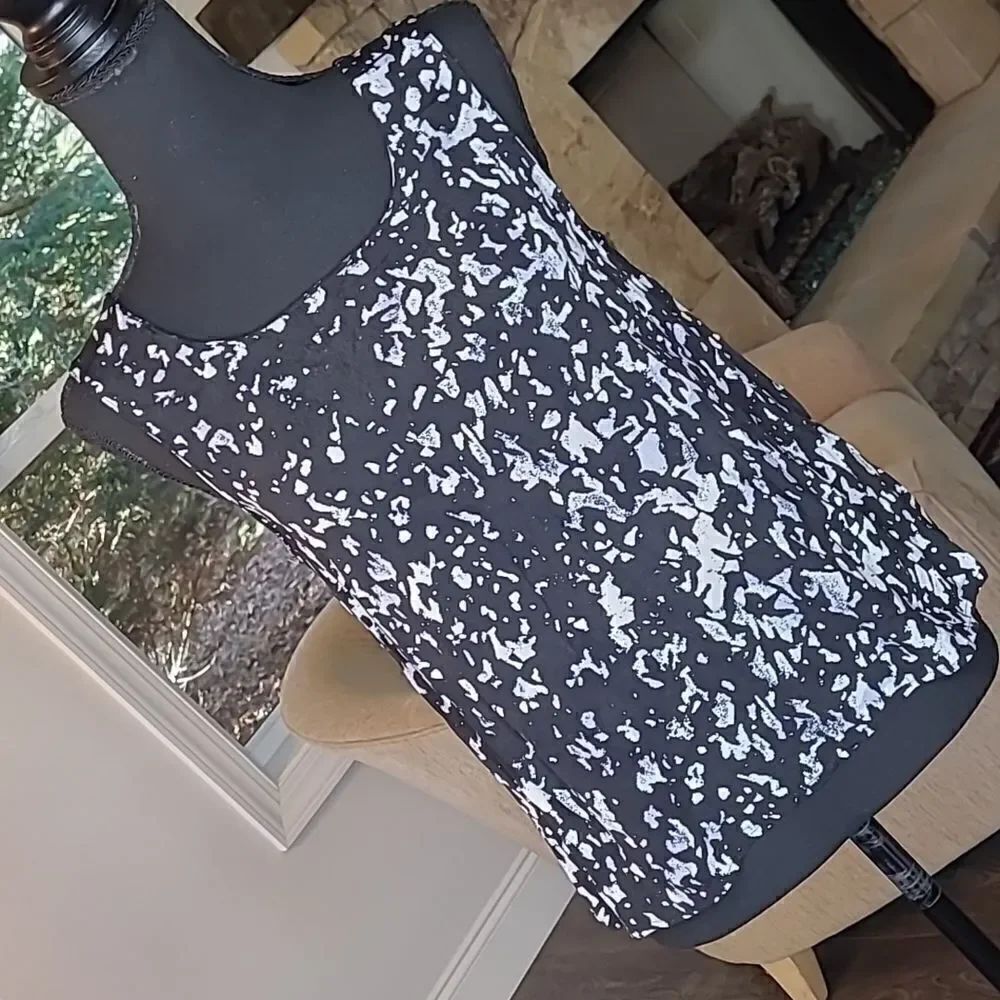 White House Black Market Black and White Print Tank Blouse
